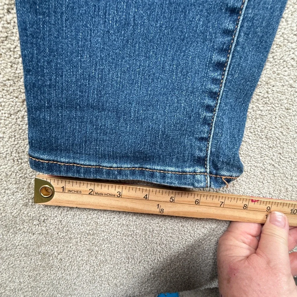 Levis 314 Shaping Straight Jeans Womens 30 Medium Wash Denim Blue Pants